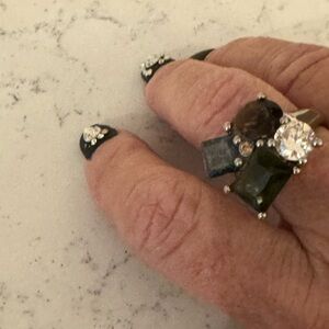 A gemstone fashion ring